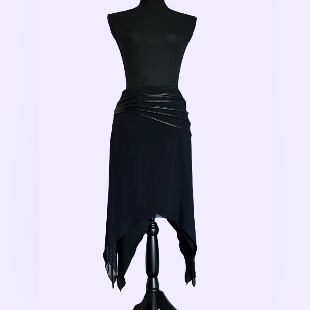 GENERATION KISS Asymmetrical Mesh Skirt